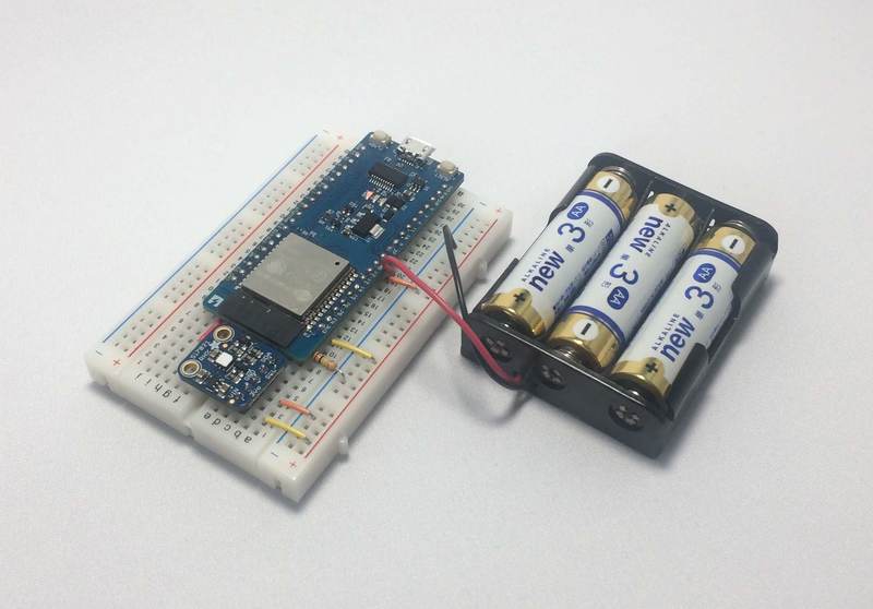 写真2　ESP32を使った温湿度センサデバイス