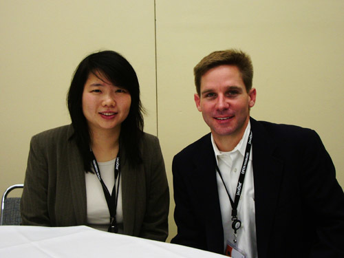 John Muhlner氏(右)とJacqui Chang氏(左)