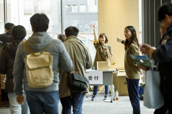 イベント当日。朝一のセッションから多数の参加者が集まりました